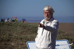 Jean-Michel Cousteau talks to children at Rodeo Beach. Photo by Courtney Quirin.