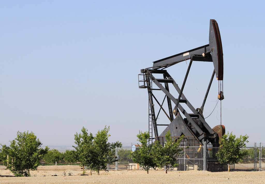 Kern County pumpjack, Creative Commons photo by Aquafornia