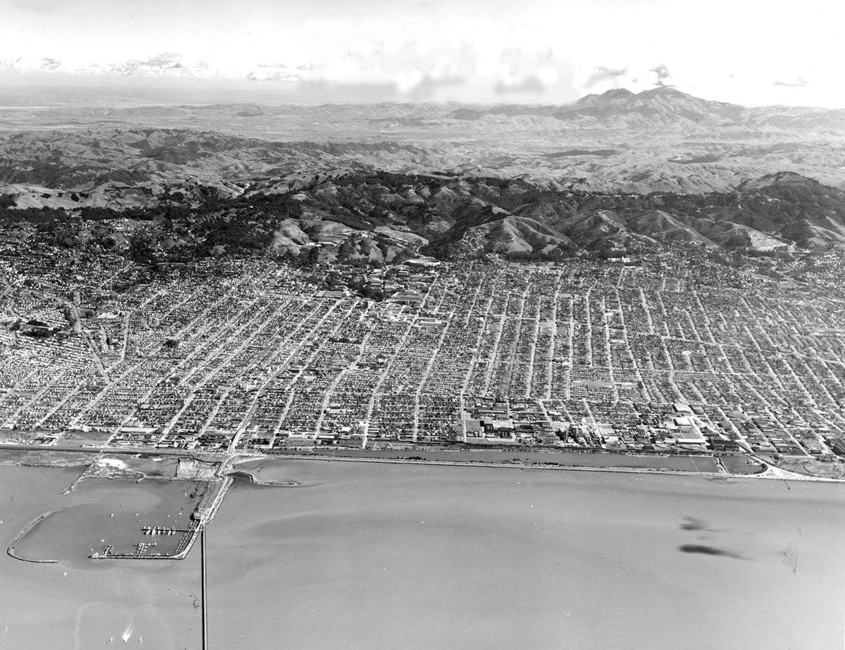 1952 aerial photo of East Bay